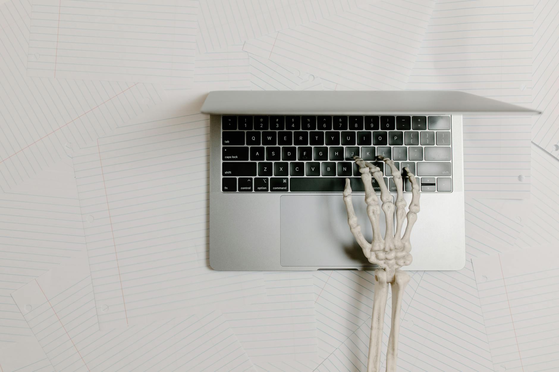 Δραματικές Ιστορίες Chatbot: Μια Μέρα στα AI Ημερολόγια